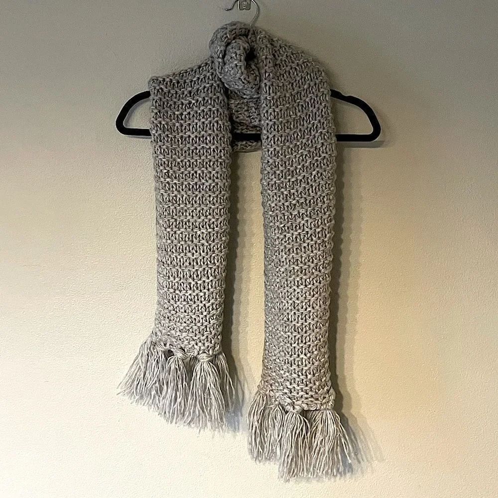 NWT! Old Navy Gray Knit Scarf.